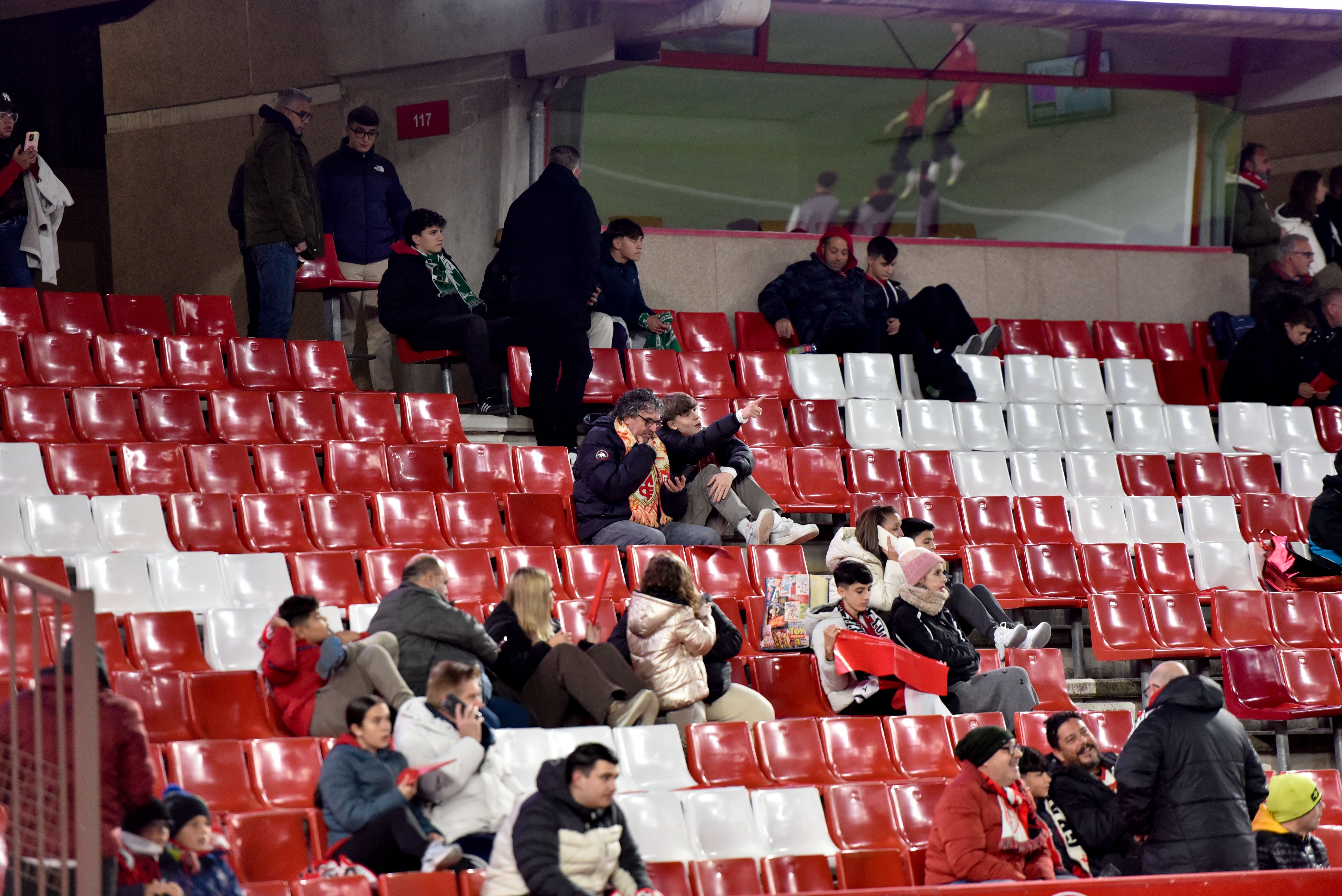 Búscate en la grada de Los Cármenes en el Granada-Córdoba