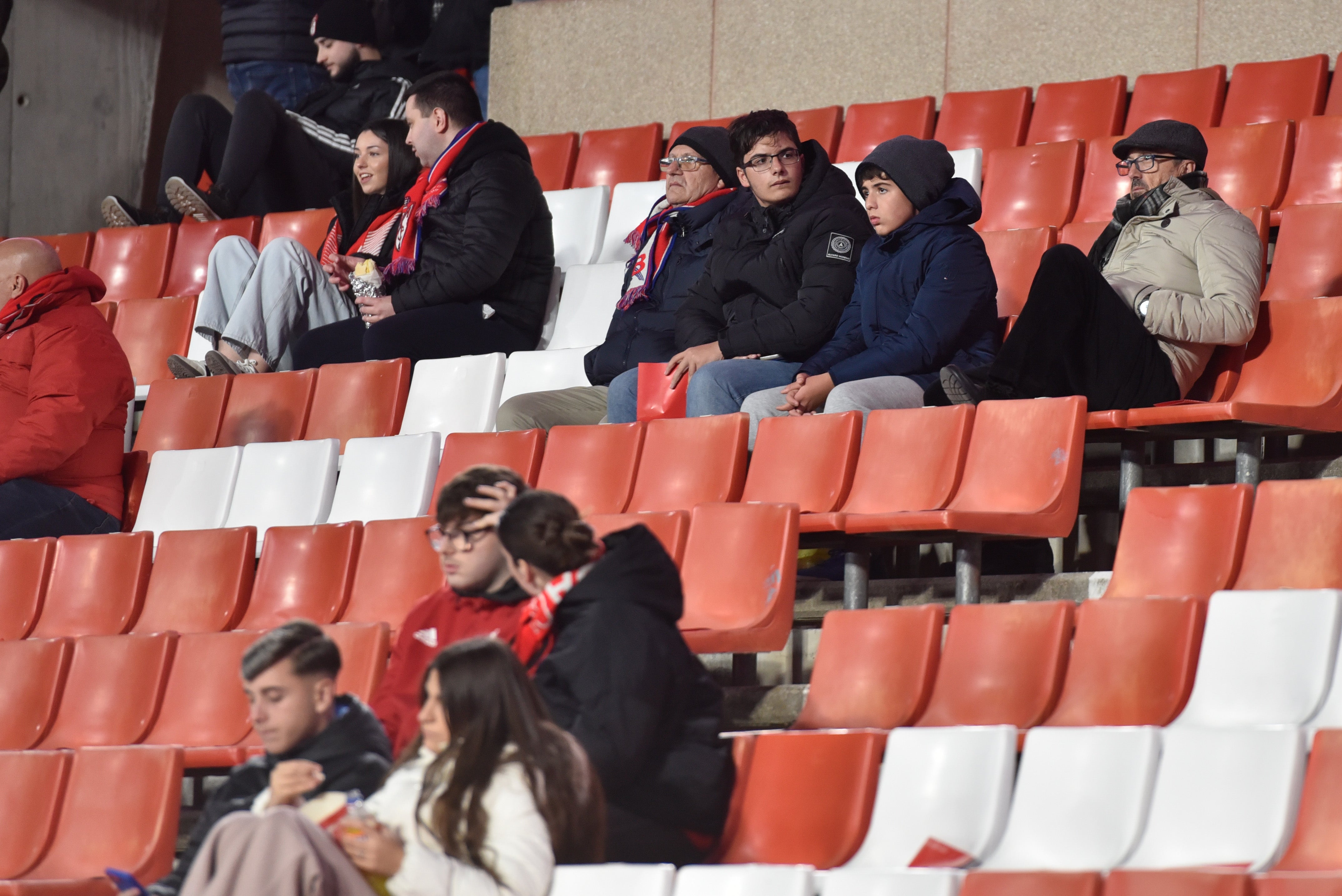 Búscate en la grada de Los Cármenes en el Granada-Córdoba