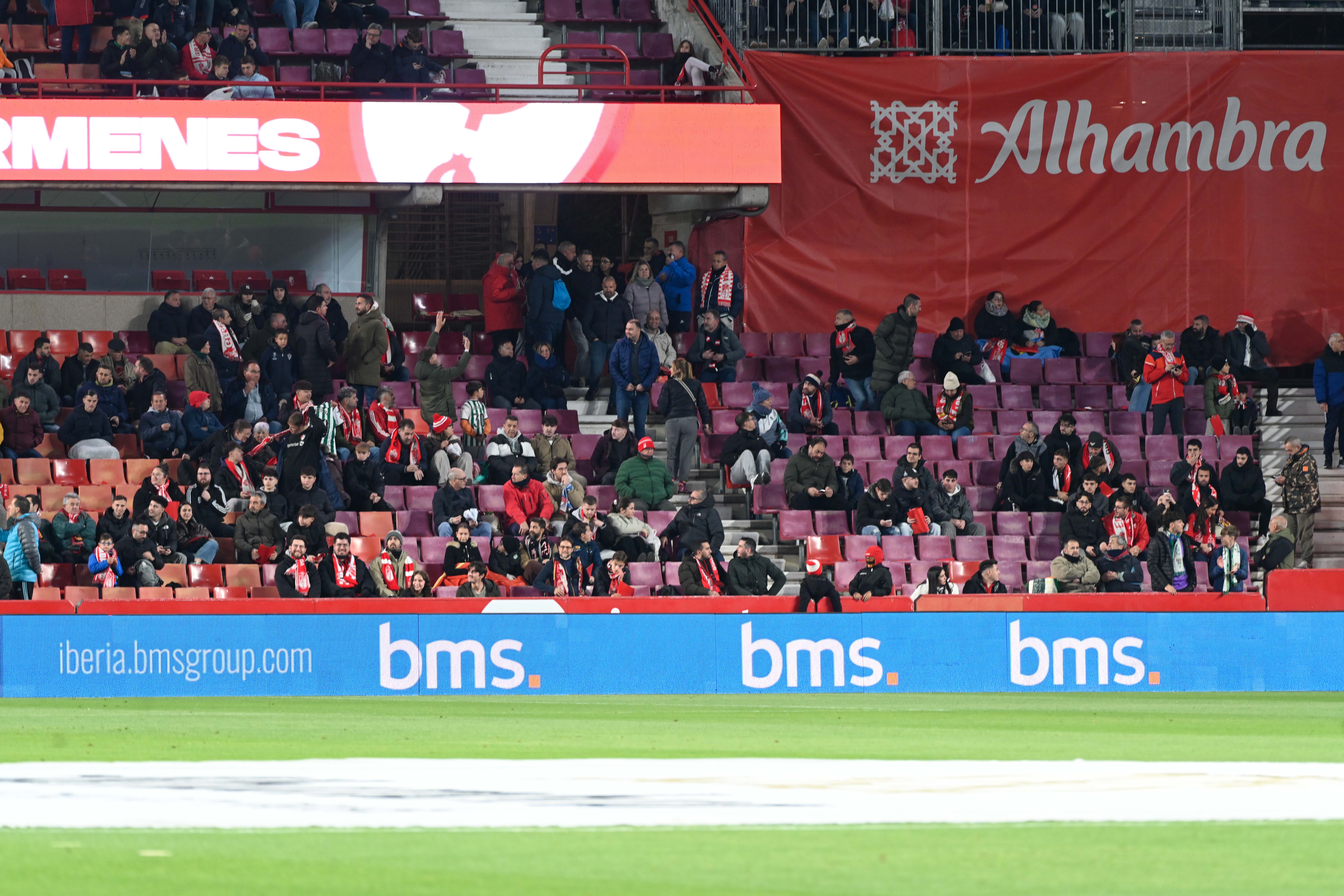 Búscate en la grada de Los Cármenes en el Granada-Córdoba