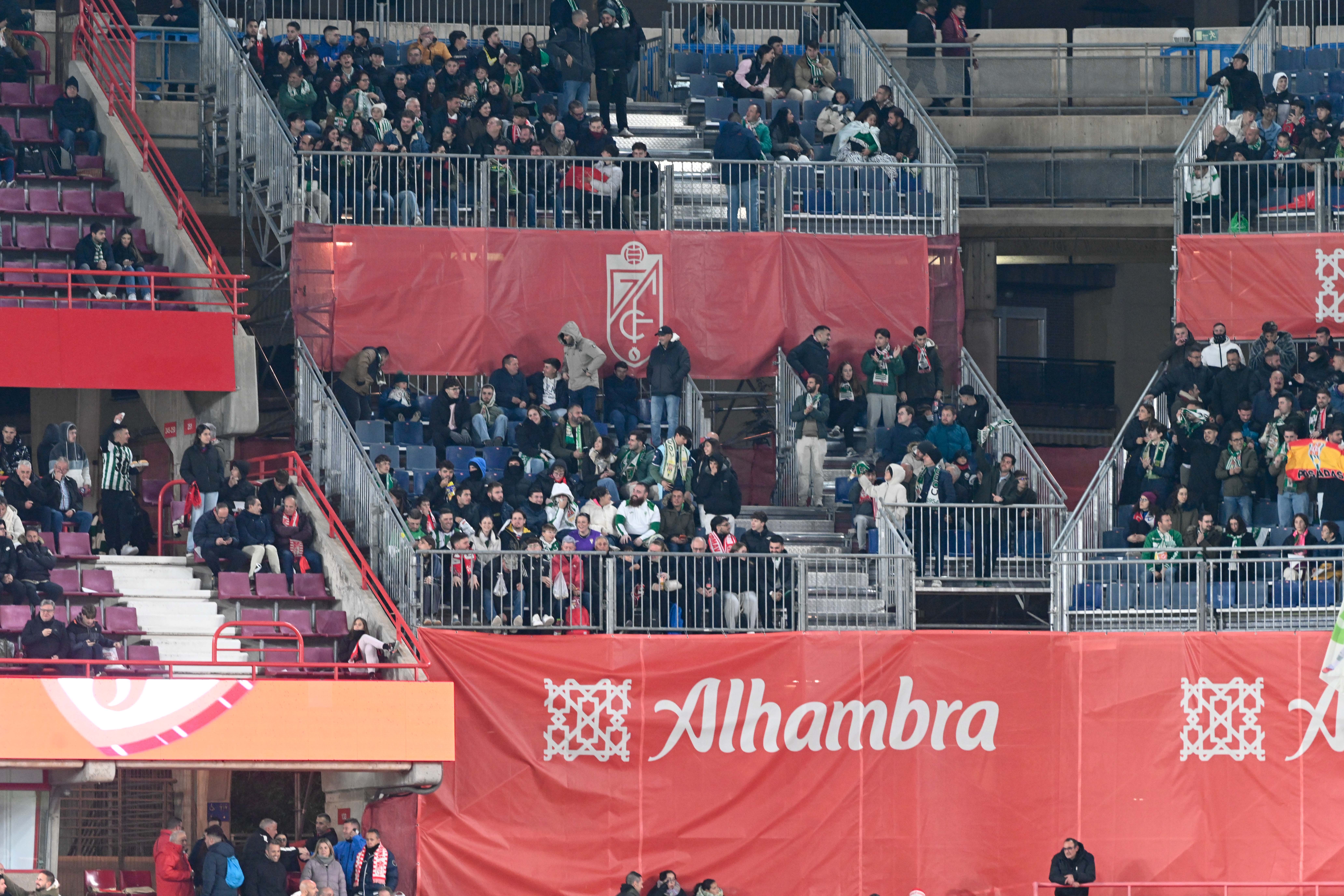 Búscate en la grada de Los Cármenes en el Granada-Córdoba