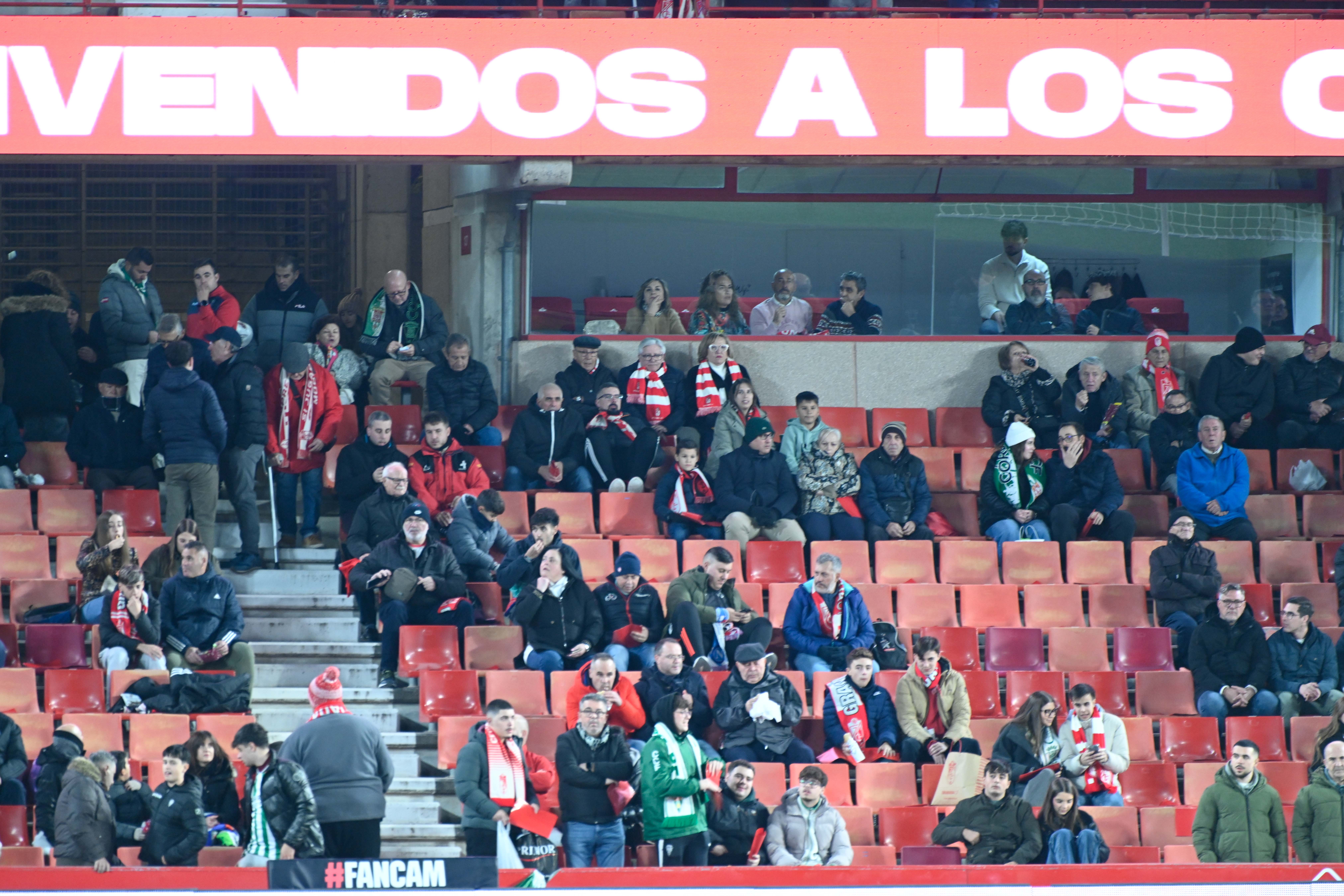 Búscate en la grada de Los Cármenes en el Granada-Córdoba
