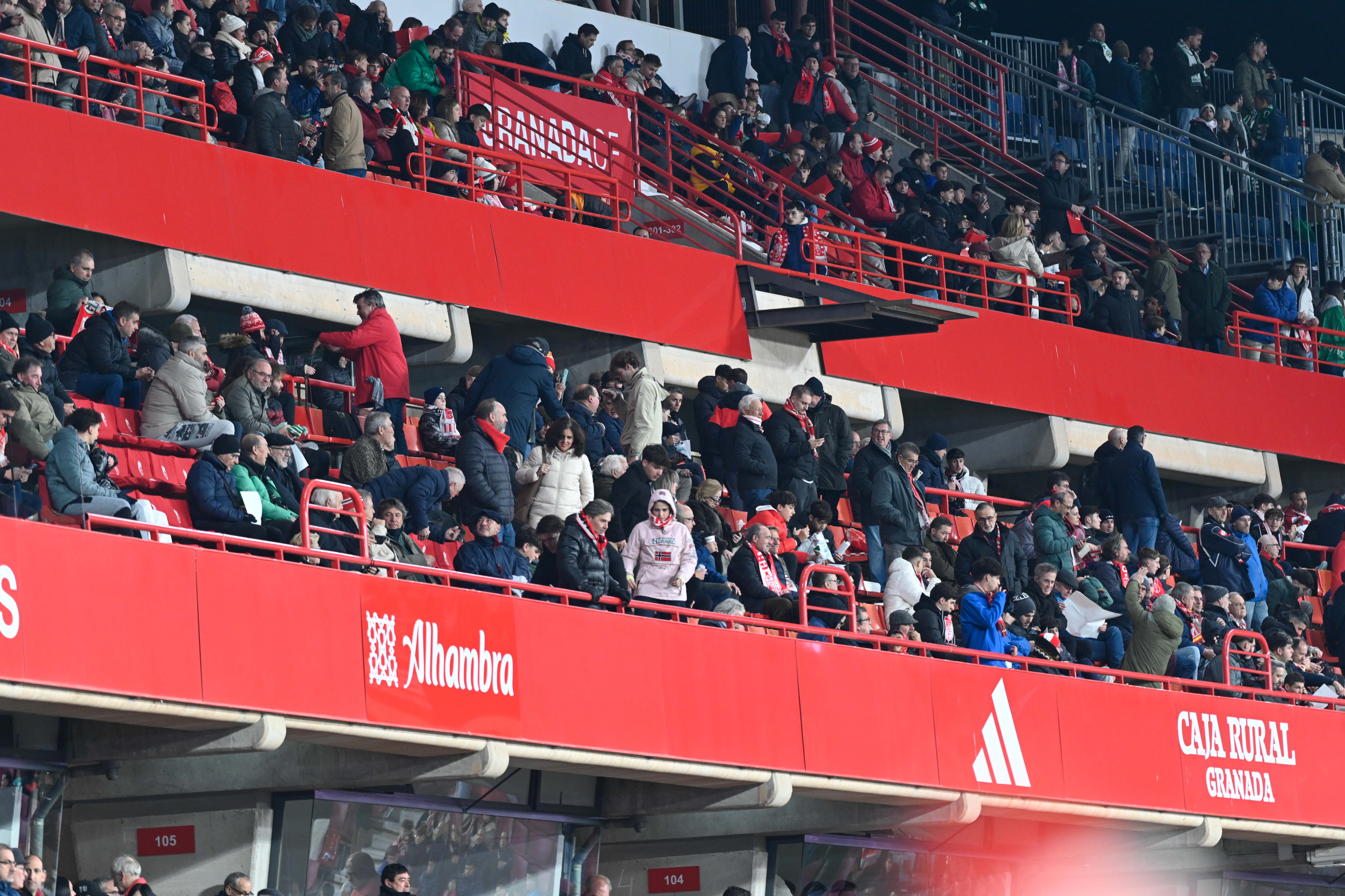 Búscate en la grada de Los Cármenes en el Granada-Córdoba