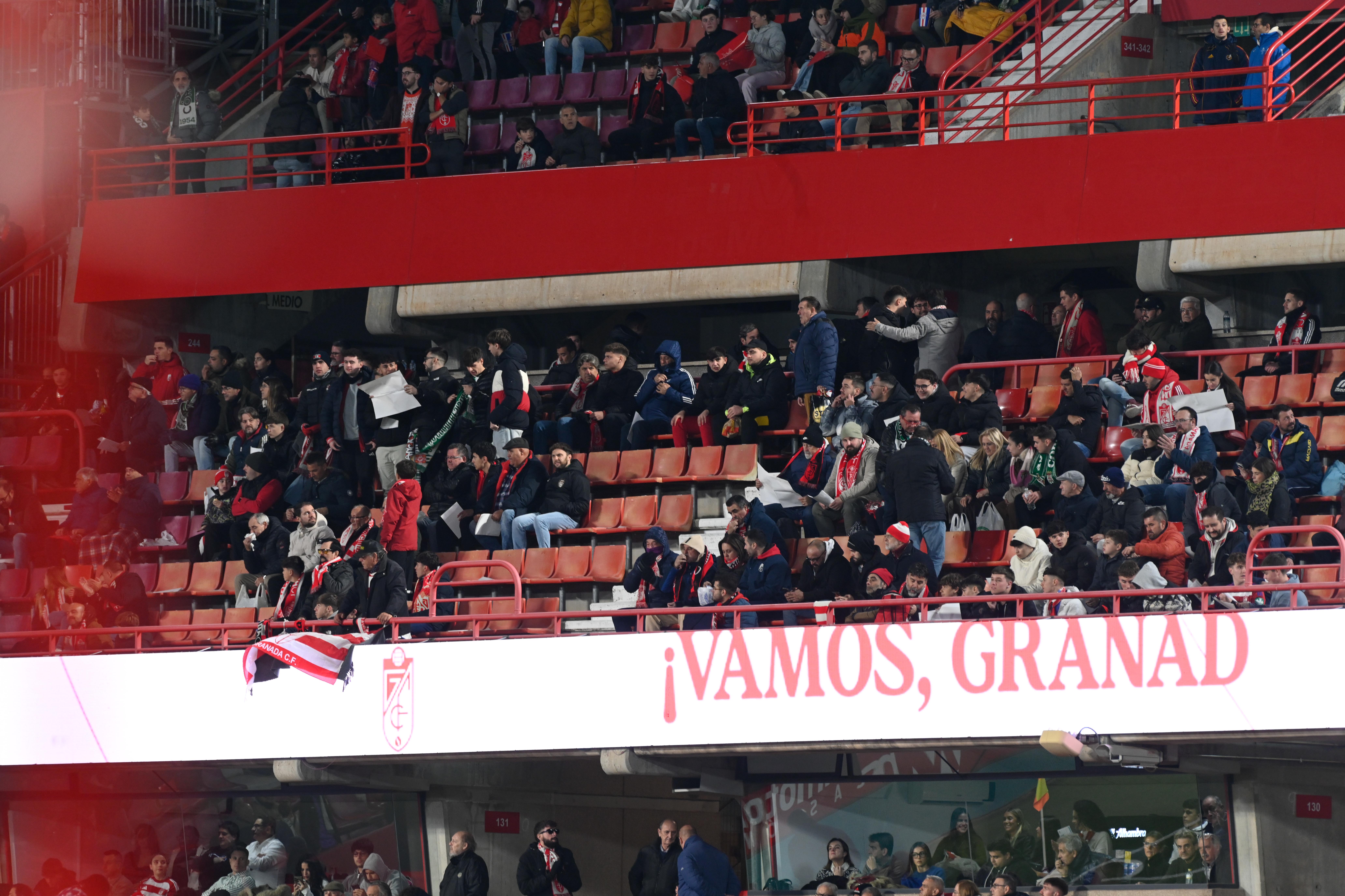 Búscate en la grada de Los Cármenes en el Granada-Córdoba