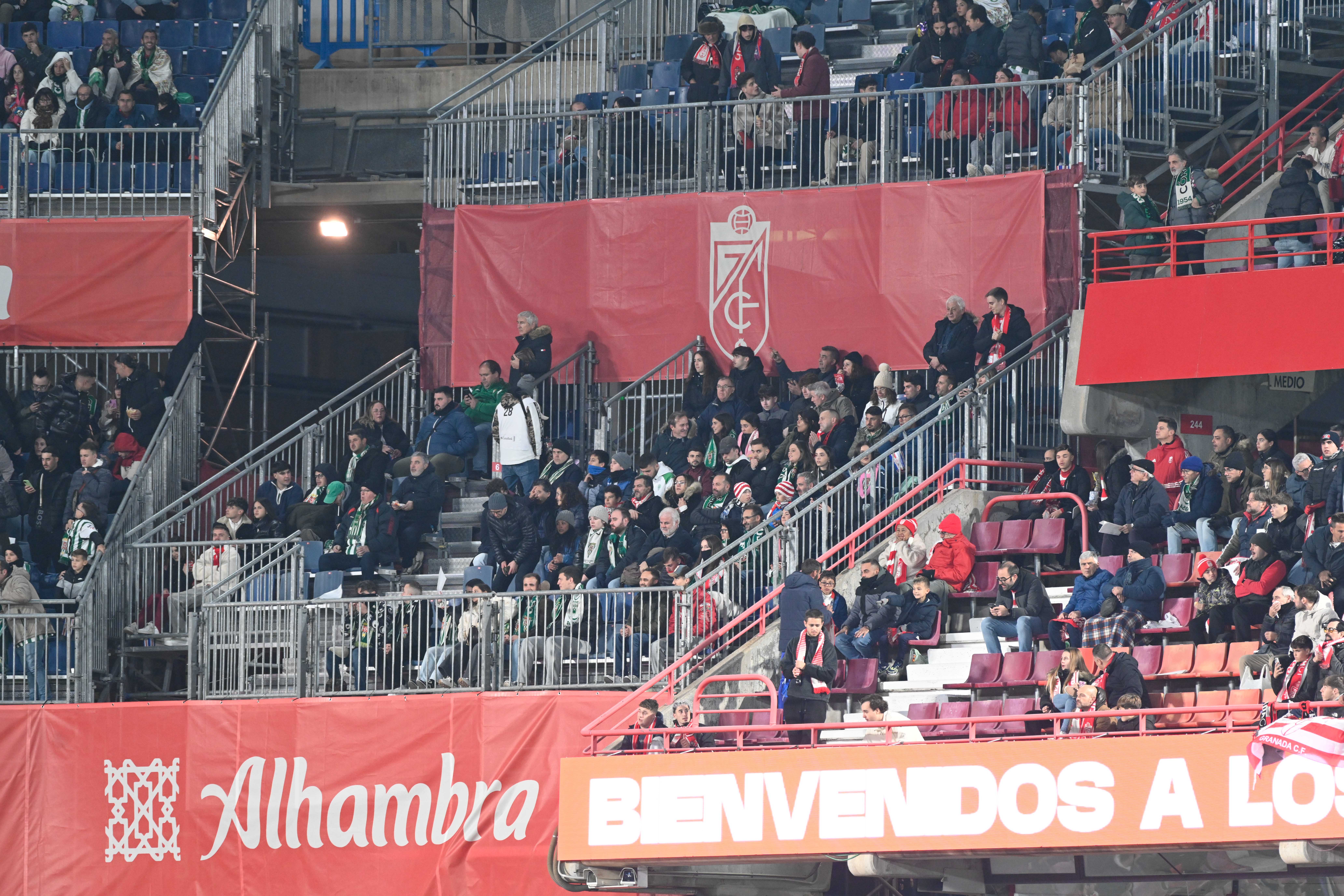 Búscate en la grada de Los Cármenes en el Granada-Córdoba
