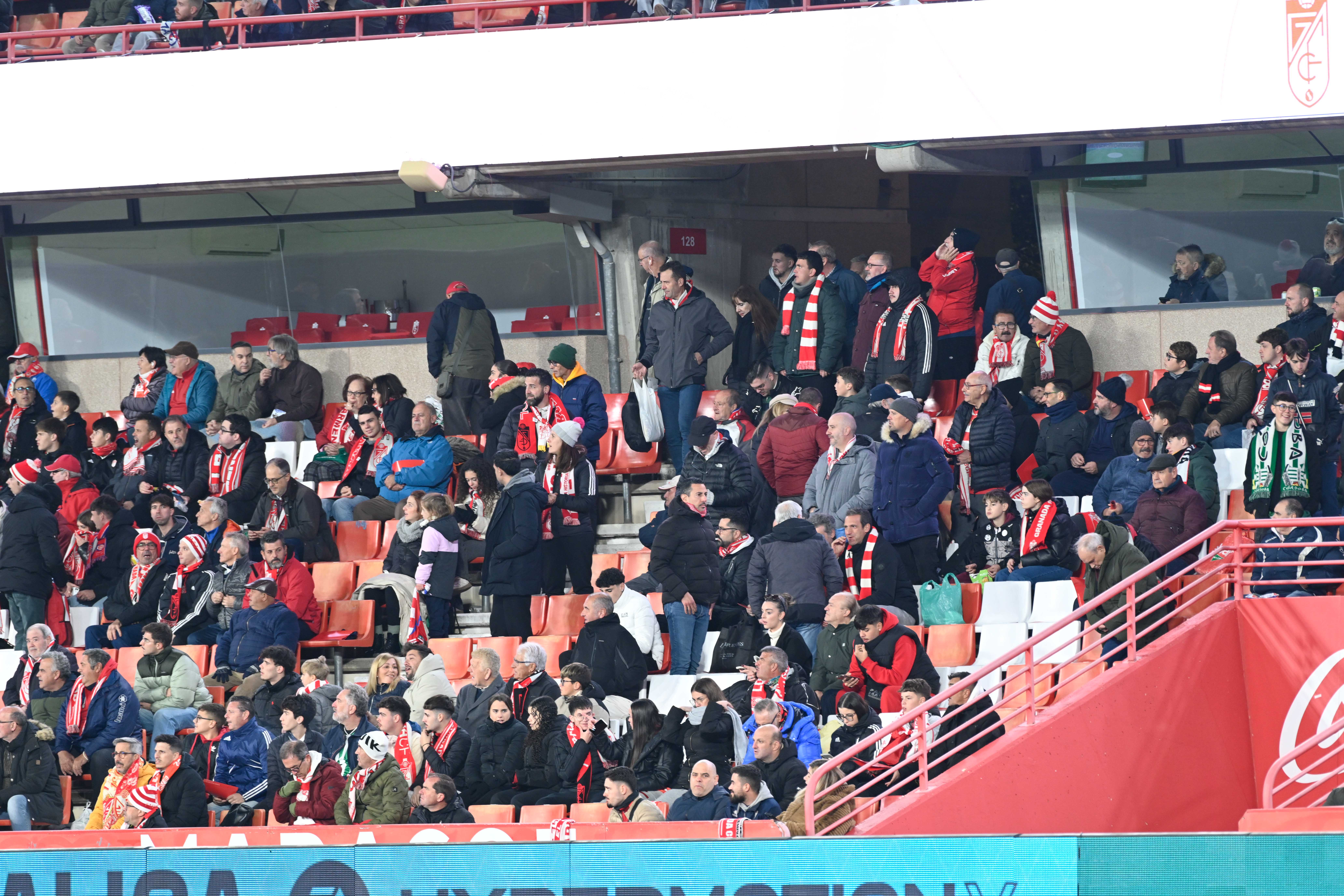 Búscate en la grada de Los Cármenes en el Granada-Córdoba