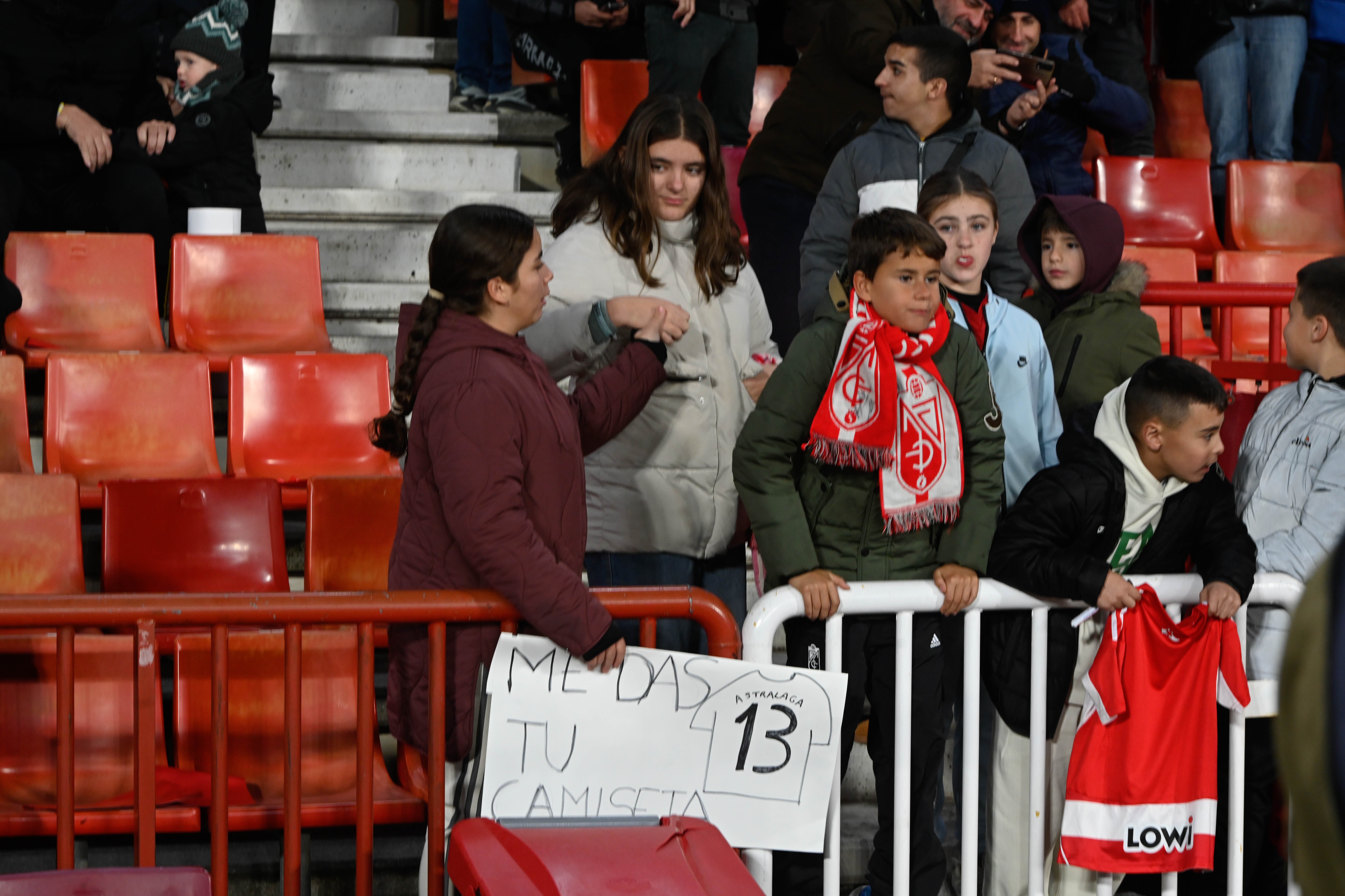 Búscate en la grada de Los Cármenes en el Granada-Córdoba