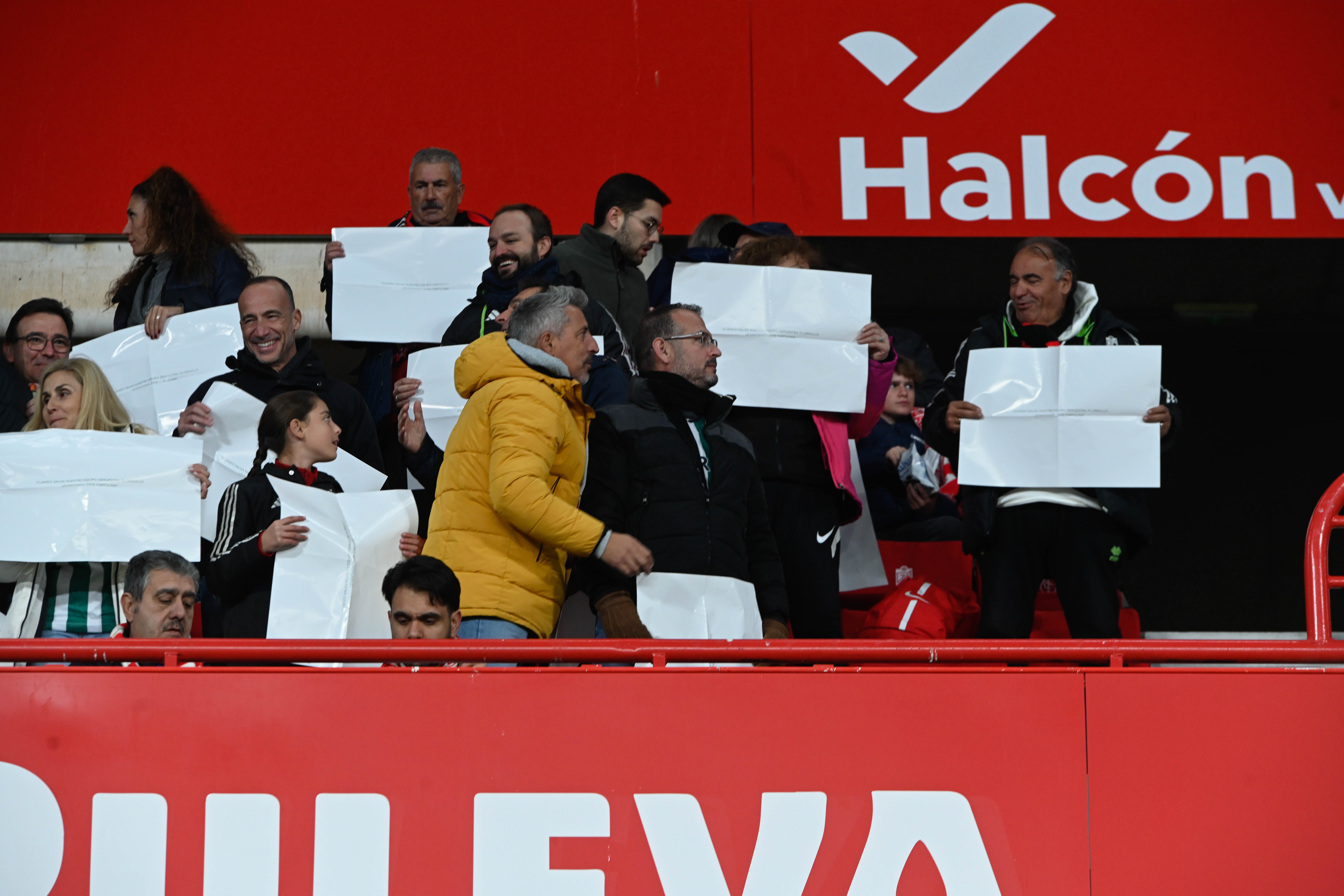 Búscate en la grada de Los Cármenes en el Granada-Córdoba