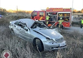 El vehículo sufrió daños muy importantes tras el accidente.