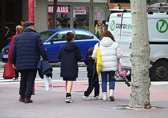 La ayuda de 200 euros al mes por hijo que puede incluir el Gobierno desde el año que viene