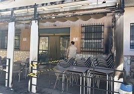 Estado en el que ha quedado ua de las terrazas quemadas.