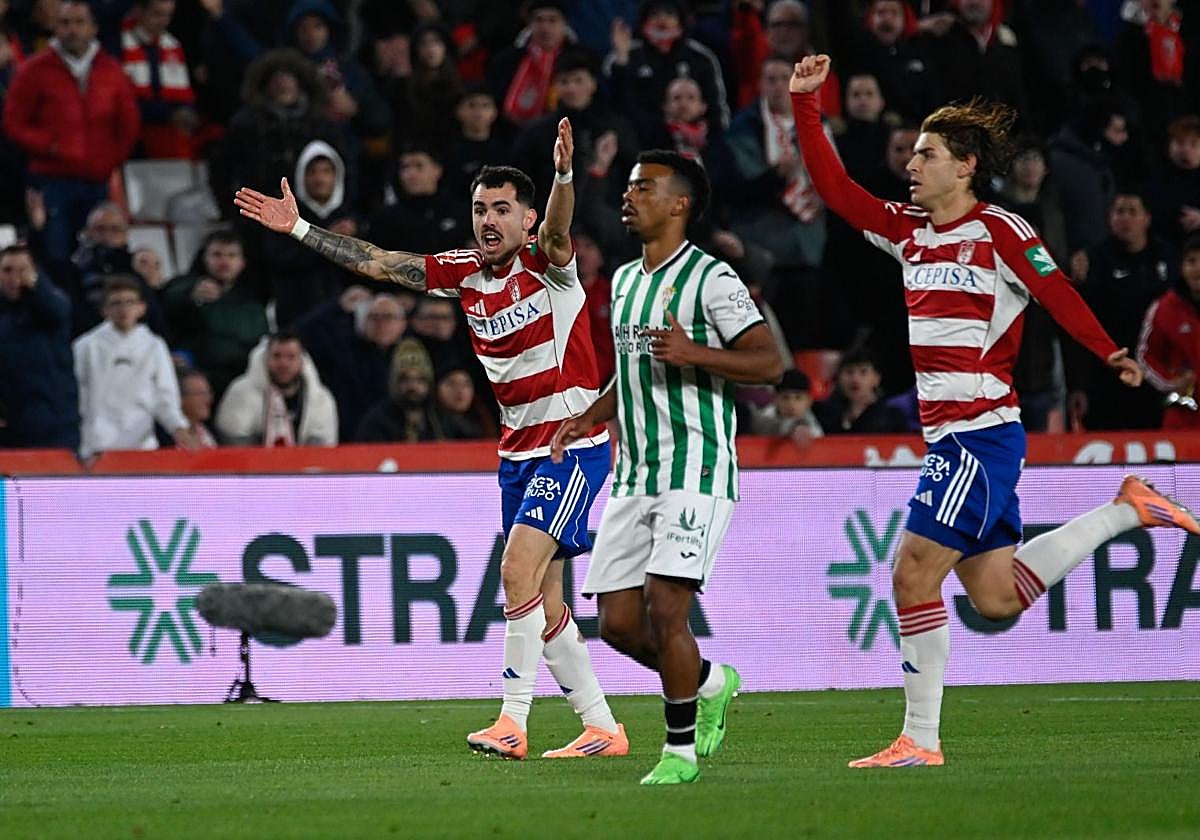 Sola y Pascual protestan.