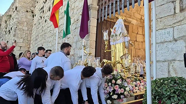 La tradicional procesión de Santa Catalina bendice a Jaén desde las alturas