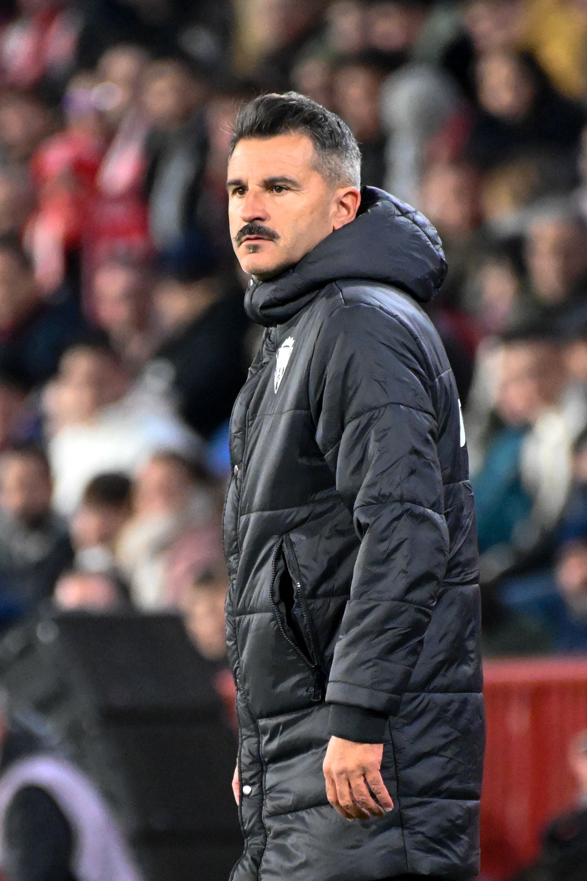 El entrenador del Córdoba, Iván Ania, durante el partido.