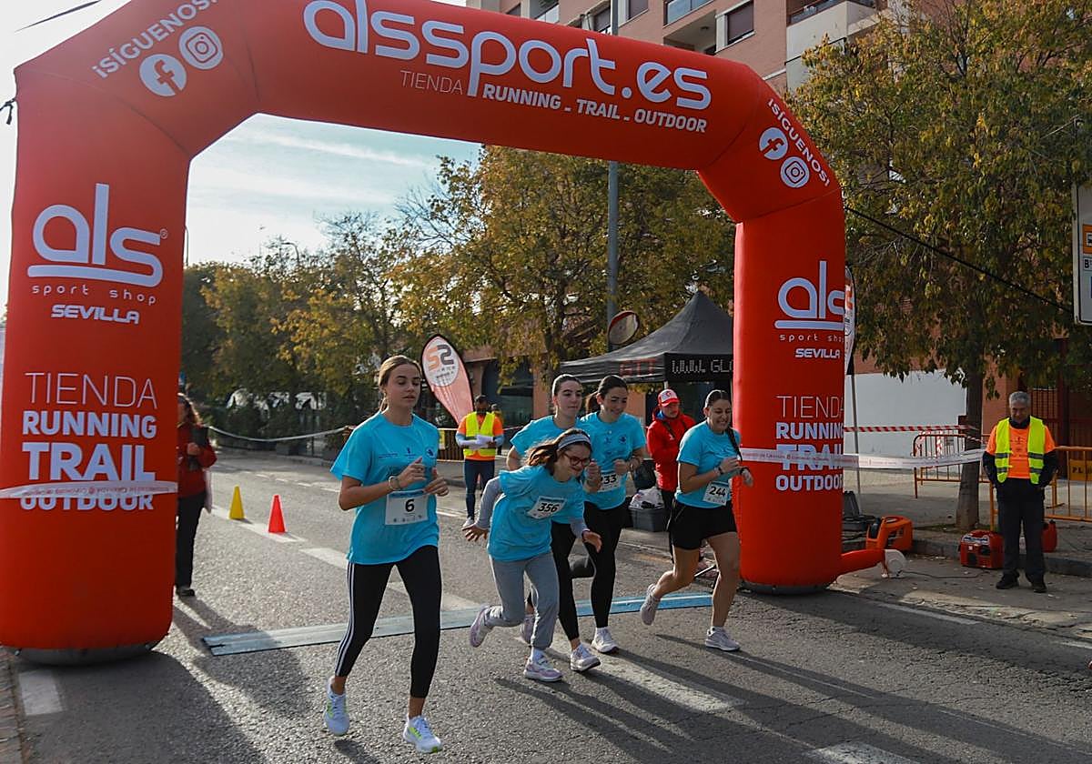 Un grupo de participantes de la Milla Solidaria de Granada.