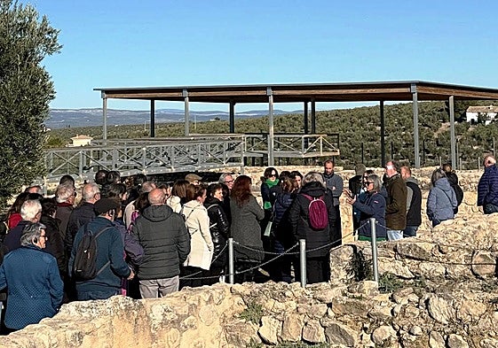 Marcelo Castro y Yolanda Jiménez guiaron la visita a los asistentes.