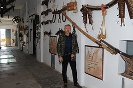 Julio Martín dentro del silo de Padul.