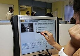 Examen de la DGT en una imagen de archivo.