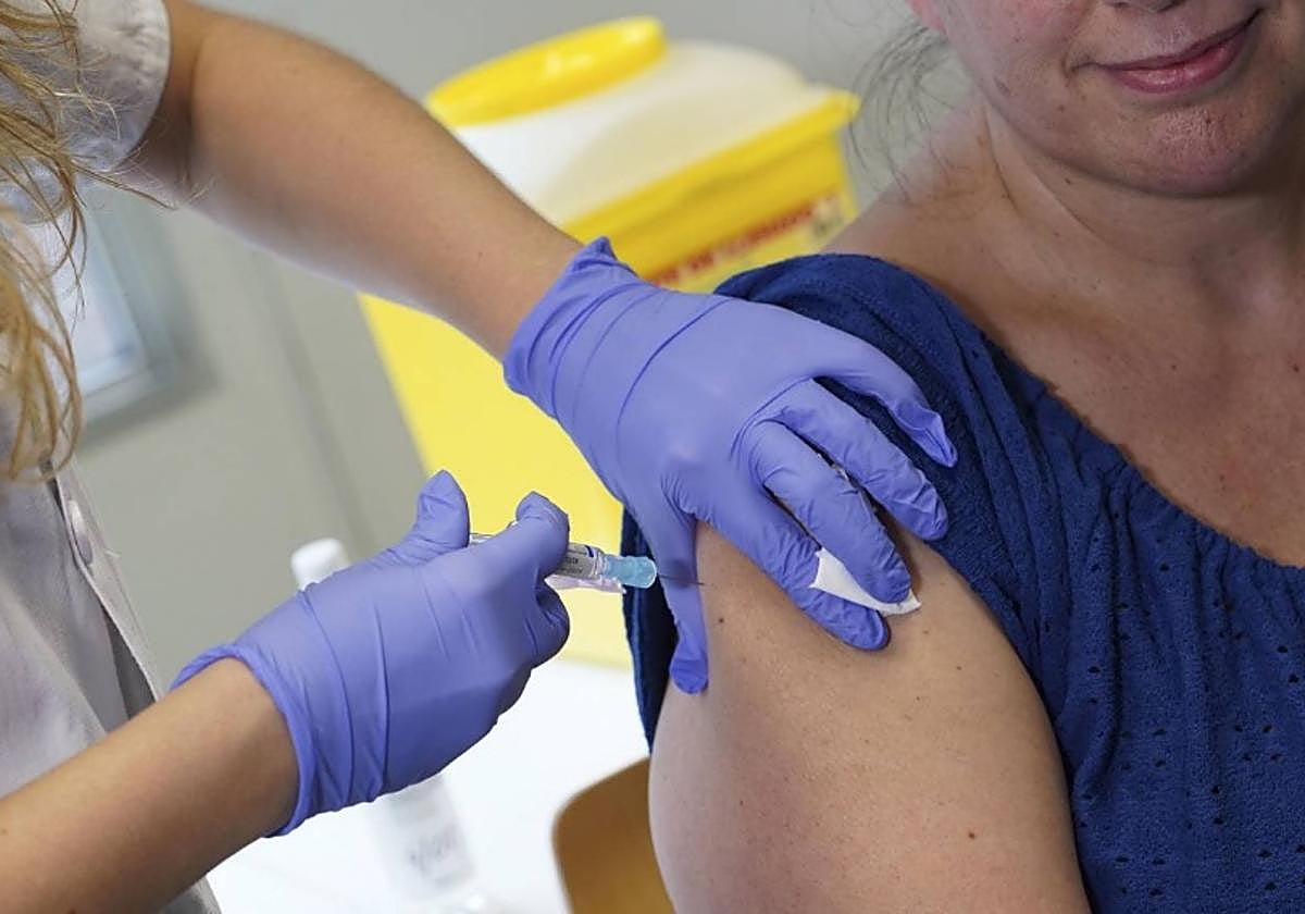 Millón y medio de andaluces ya se han vacunado frente a la gripe desde el comienzo de la campaña