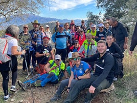 El Senderismo Almuñécar 2025 se despide con una ruta por la Axarquía que reúne a medio centenar de senderistas