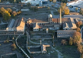 Vista aérea desde un helicóptero de las instalaciones de la Azucarera de San Isidro en Granada.
