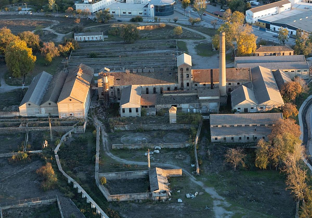 Vista aérea desde un helicóptero de las instalaciones de la Azucarera de San Isidro en Granada.