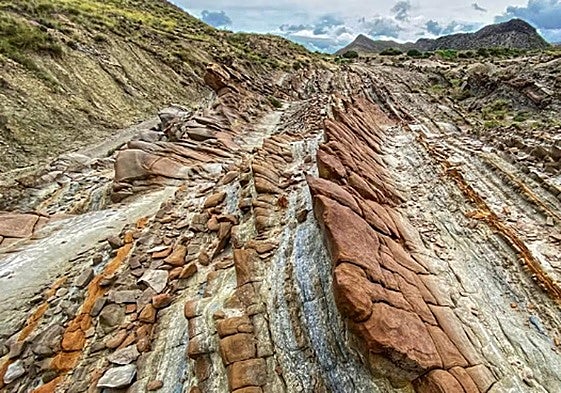 Formaciones geológicas en Tabernas conocidas como 'colas de dragón'.