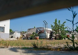 Caravana en la que fue hallado el cadáver.