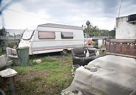 Caravana en la que fue hallado el cadáver.