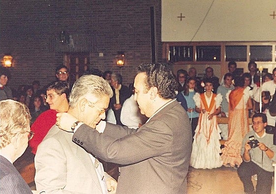 Primera imposición de medallas en 1986