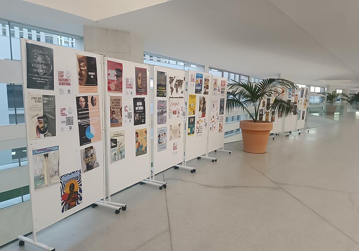 La Facultad de Ciencias de la Salud acoge la exposición 'Stop racismo y xenofobia' hasta el próximo 22 de diciembre