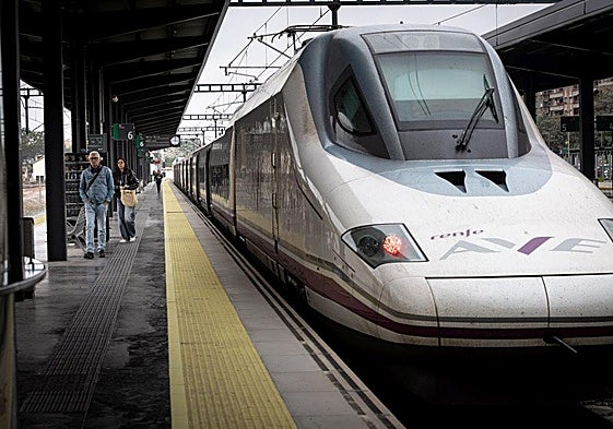 El ministro Puente confirma que el AVE a Madrid tardará menos a partir del 14 de diciembre