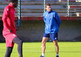 'Cuco' Ziganda dirige un entrenamiento esta semana.