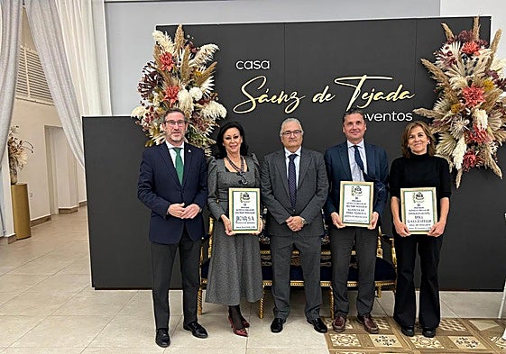 Inés Gallastegui, a la derecha, durante la entrega de premios de Economía Circular de AGRECA en Andújar (Jaén).