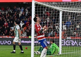 Sola lamenta una ocasión perdida durante el derbi con el Córdoba.