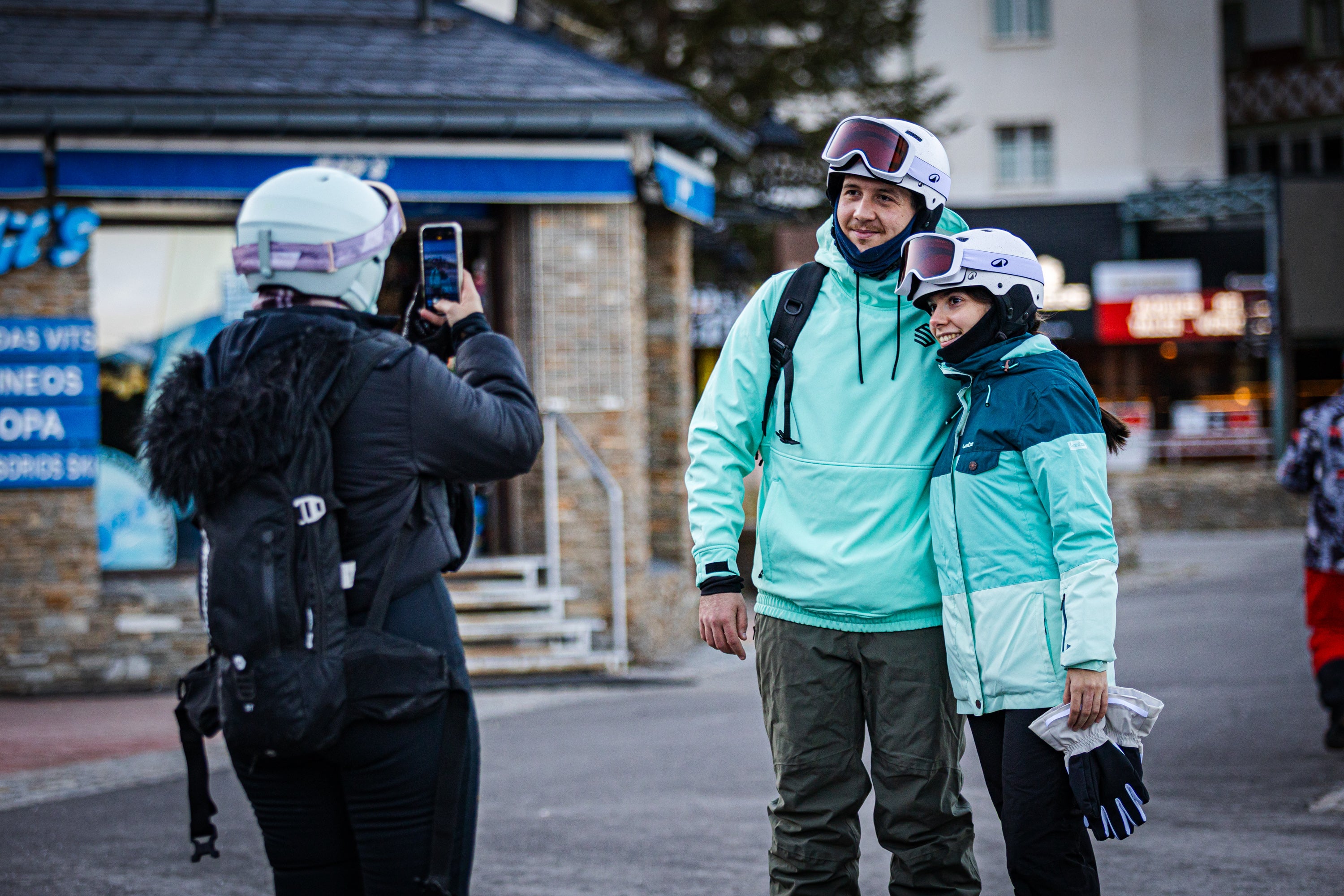 Blanco radiante: las imágenes del primer día de temporada en Sierra Nevada