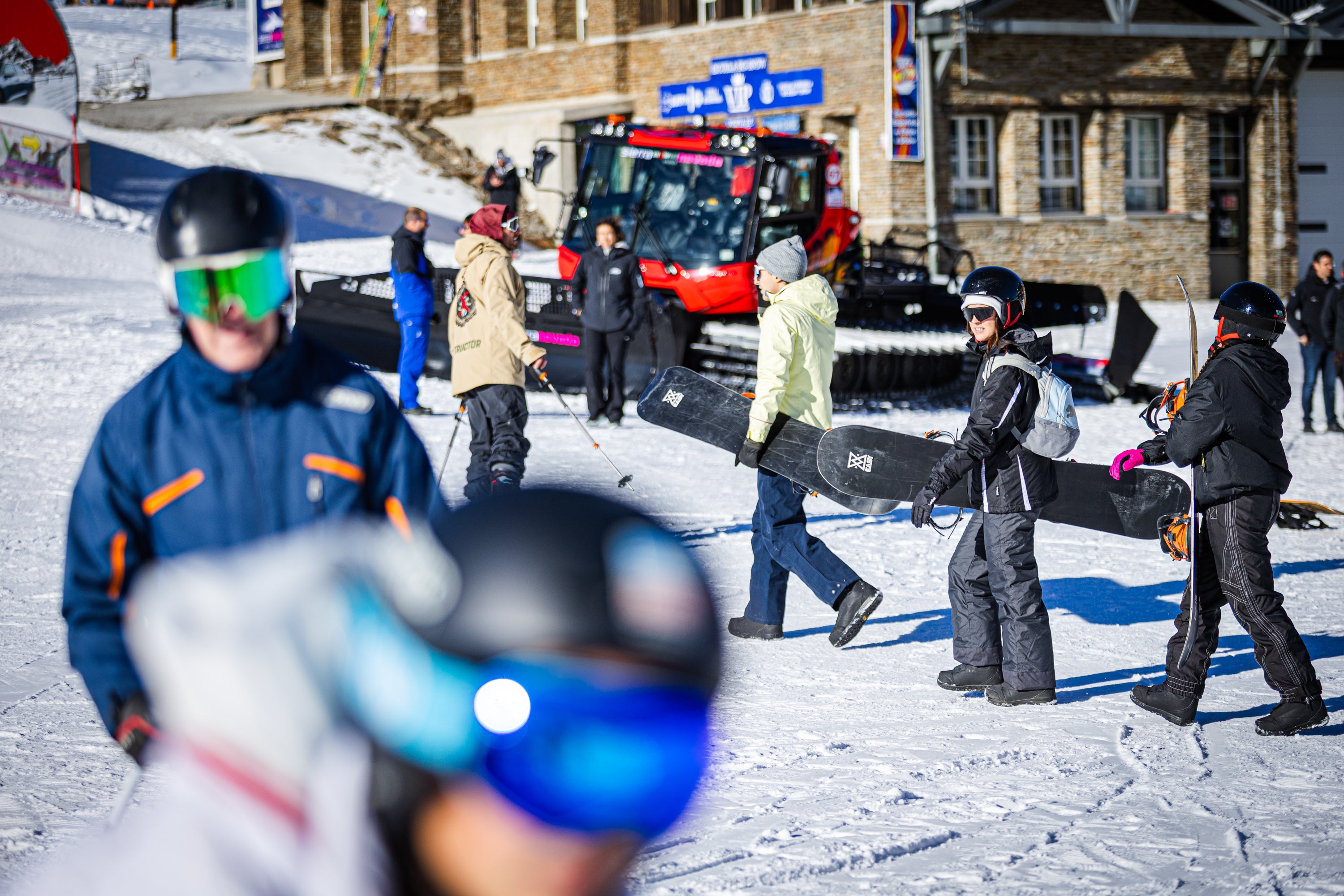 Blanco radiante: las imágenes del primer día de temporada en Sierra Nevada