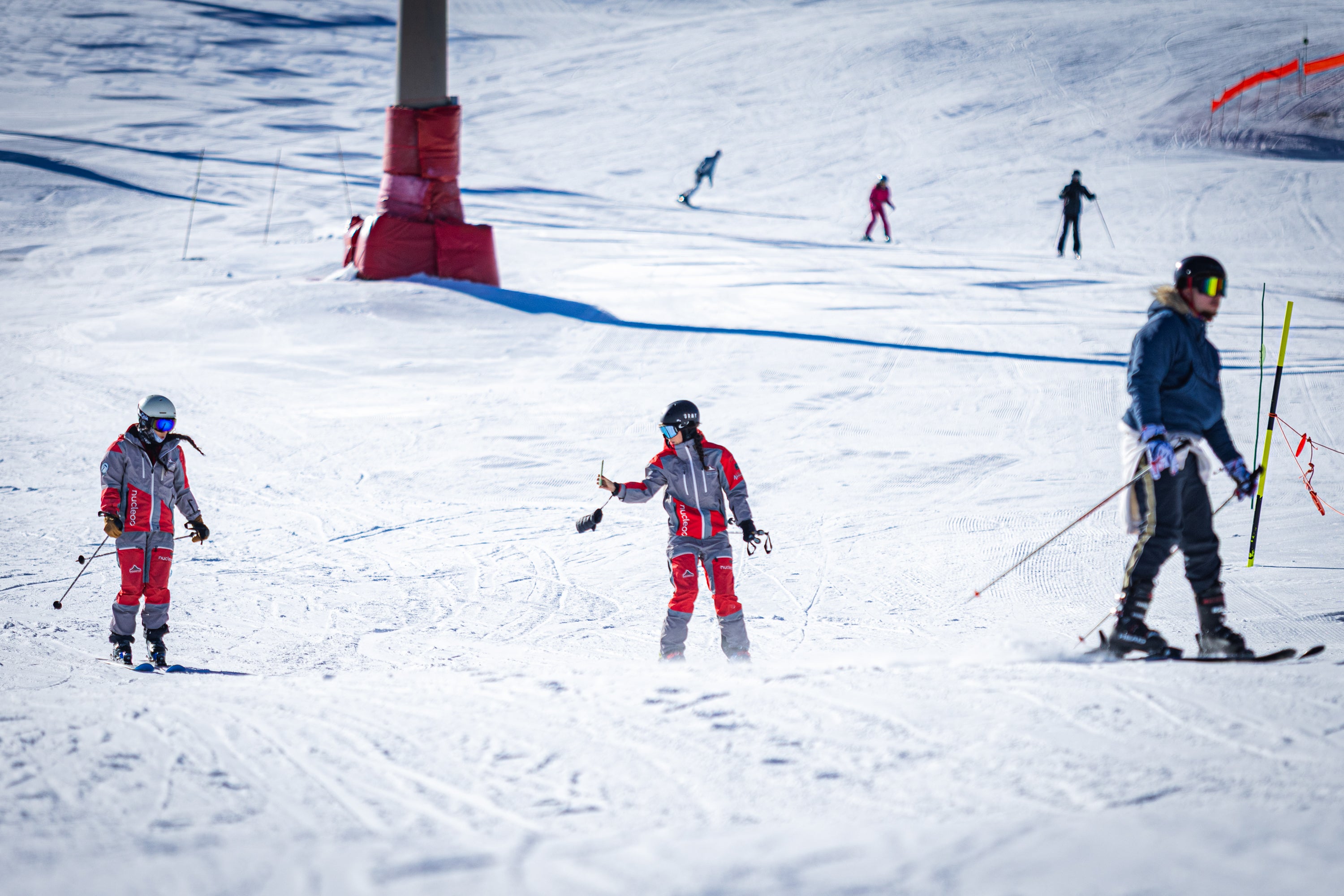 Blanco radiante: las imágenes del primer día de temporada en Sierra Nevada