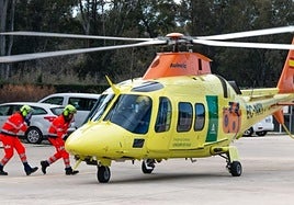 Imagen de archivo de una actuación del helicóptero sanitario de 061.
