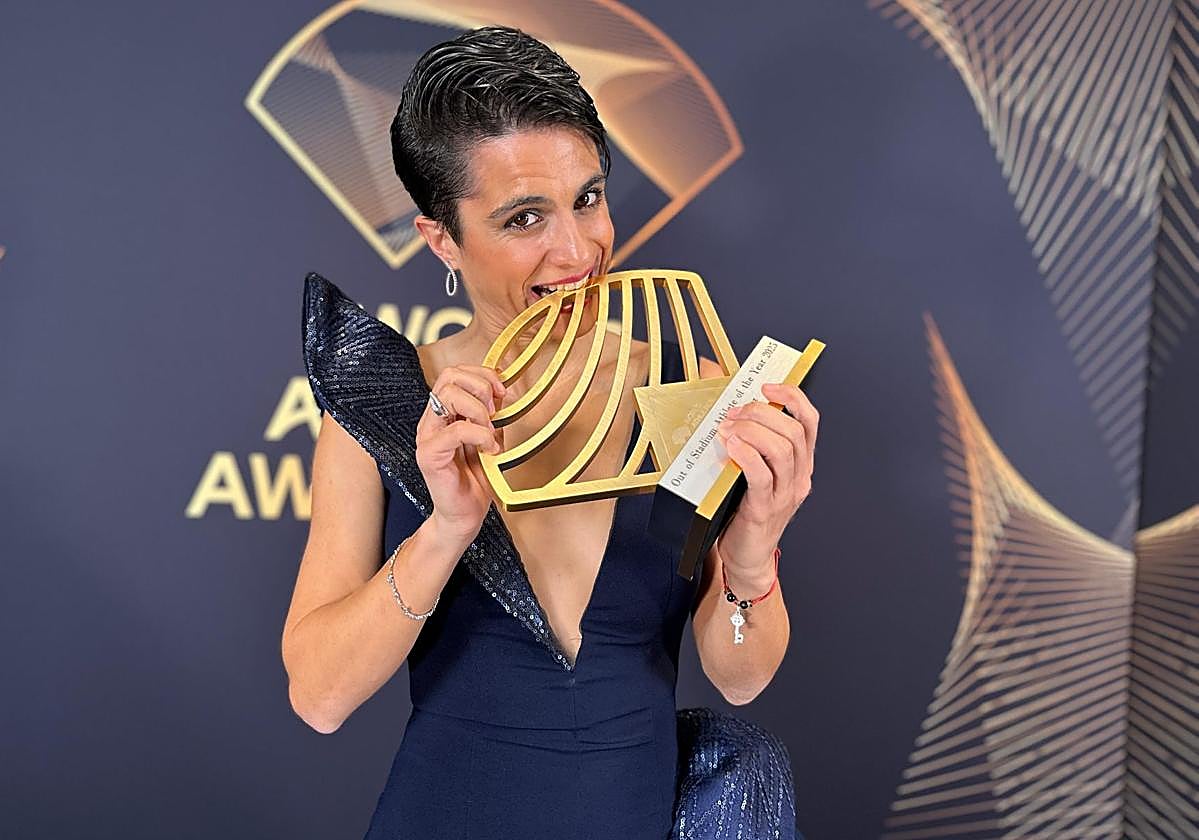 María Pérez 'muerde' el premio a la mejor atleta del año 'fuera del estadio'.