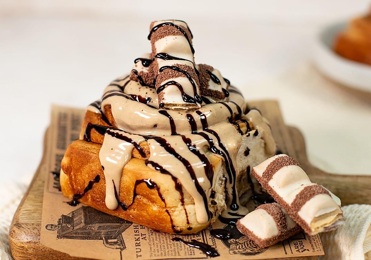 Imagen principal - Los rollos de canela más virales llegan a Granada: «Vamos a regalar 300 rolls en la apertura»