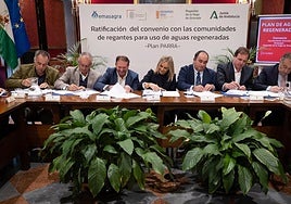 Firma del acuerdo en el Ayuntamiento.