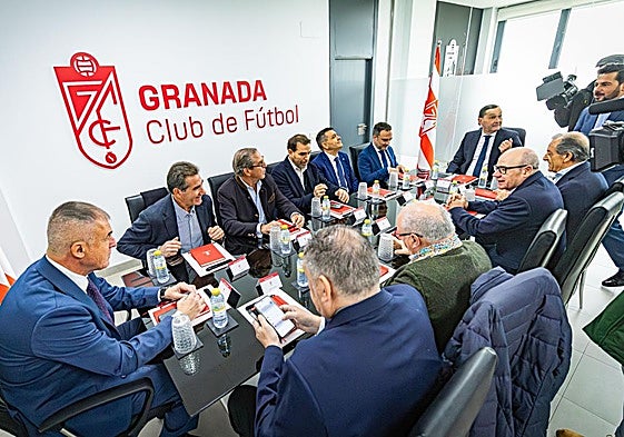 Primera sesión del nuevo consejo asesor del Granada CF, en la Ciudad Deportiva.