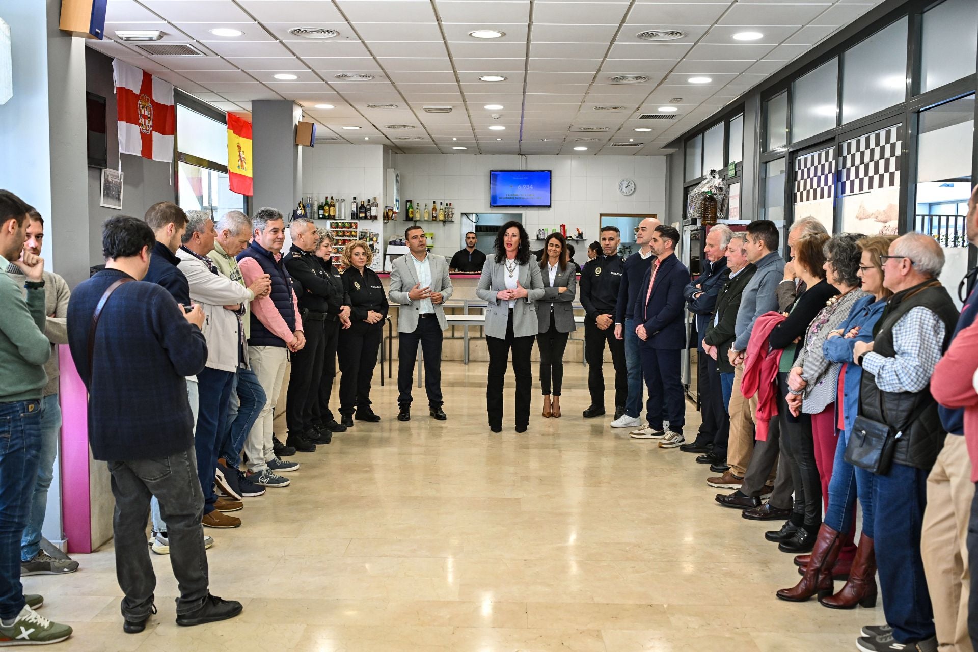 Vino prenavideño organizado en el Club Social de la Jefatura de Policía Local de Almería.