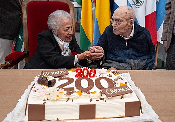 Carmen y Gerardo, durante el homenaje de ayer en el Centro Damián Bayón de Santa Fe.