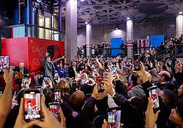 Imagen compartida por Metro de Madrid con David Bisbal en la estación de Sol.