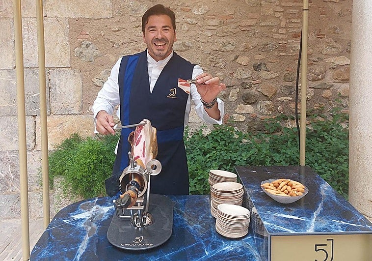 Un experto explica «la clave de la pezuña» para elegir un buen jamón para estas navidades