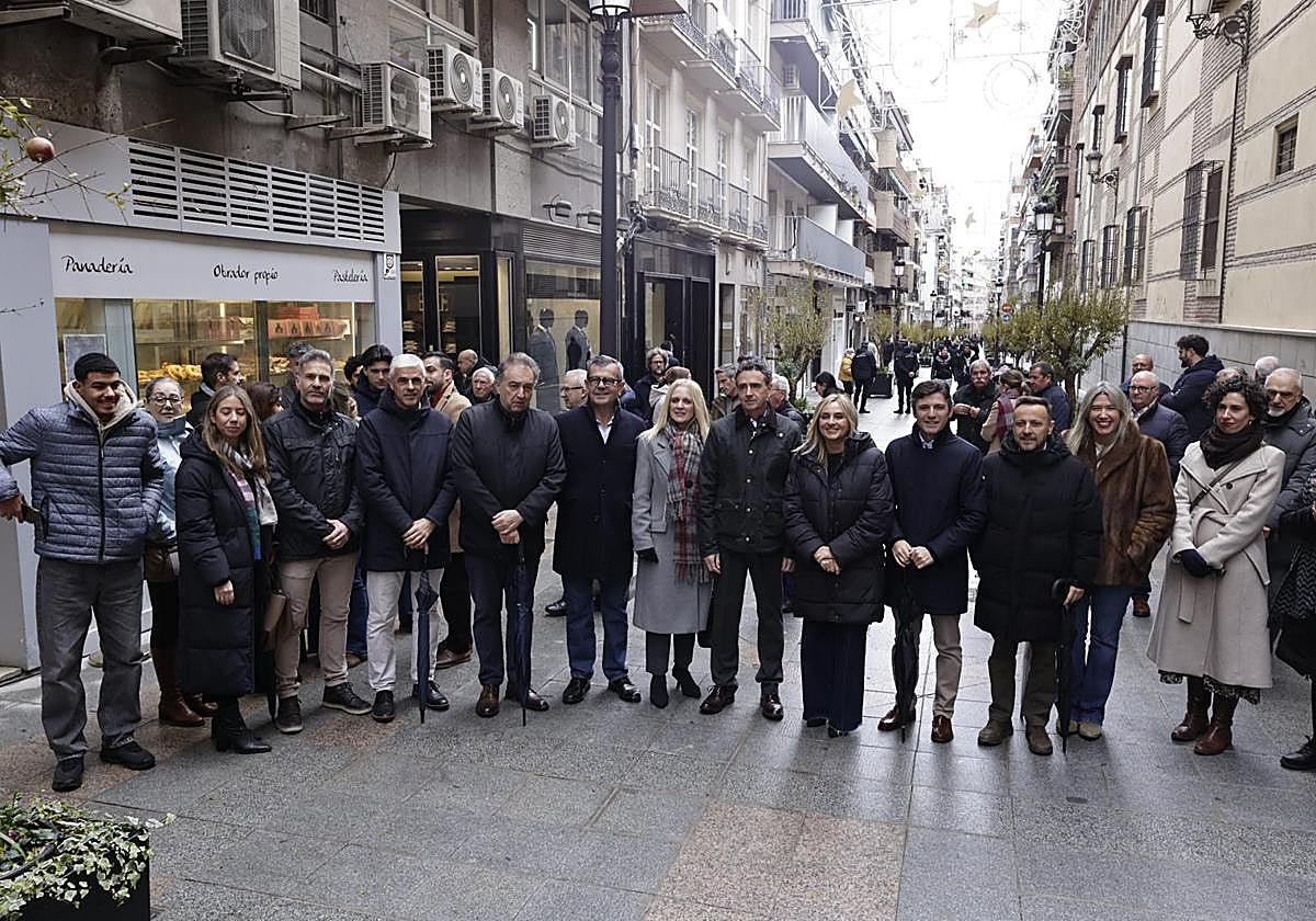 San Antón reabre con más espacio peatonal y nuevas jardineras