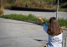 El obelisco reposa en la Plaza de Toros de Motril,