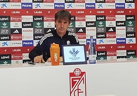 Pacheta comparece en la sala de prensa de la Ciudad Deportiva del Granada CF.