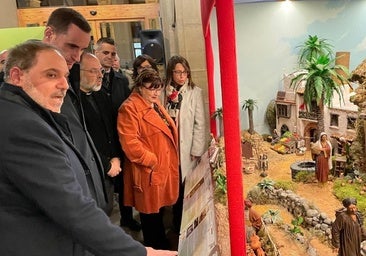 Visita al belén instalado en la Diputación.